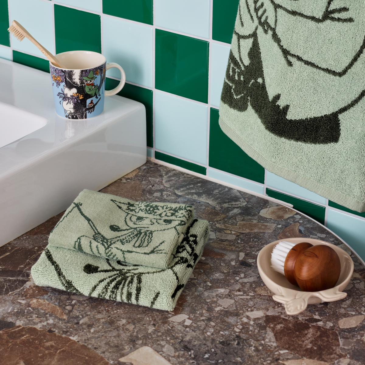 Snufkin Bath Towel 70x140cm Green - The Official Moomin Shop