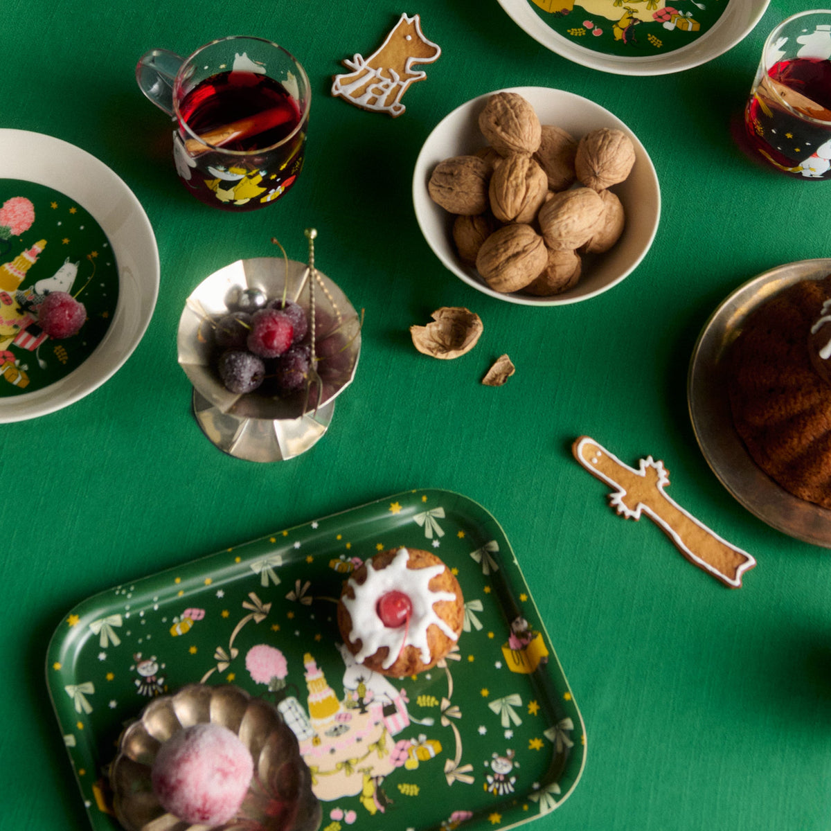 Moomin Gift Of Love Table Cloth 250x140cm Green - The Official Moomin Shop
