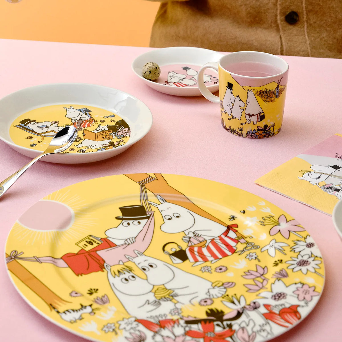 Mummi Familietid Serveringsfat 30cm Gul - Moomin Arabia