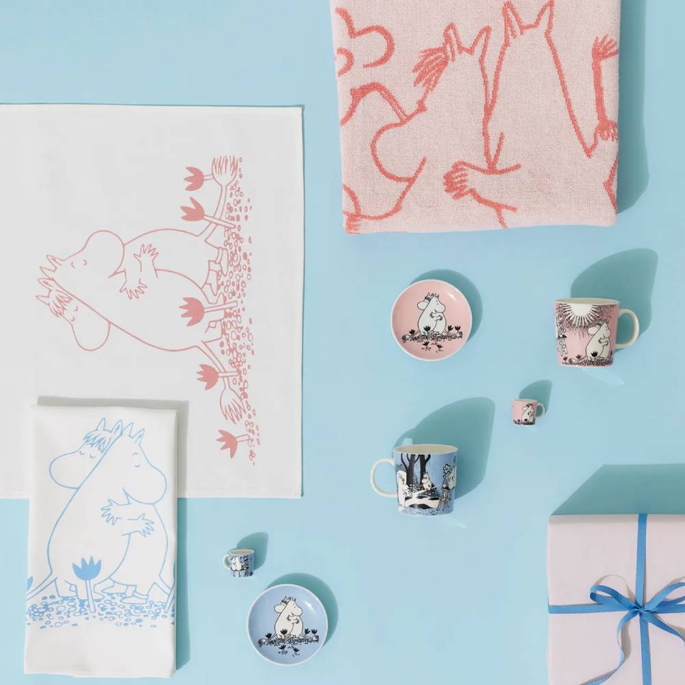 Moomin Love Hand Towel 25x25cm Pink - The Official Moomin Shop